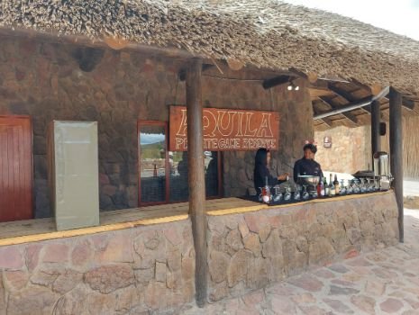 aquila-safari-reserve-welcoming-drinks-counter