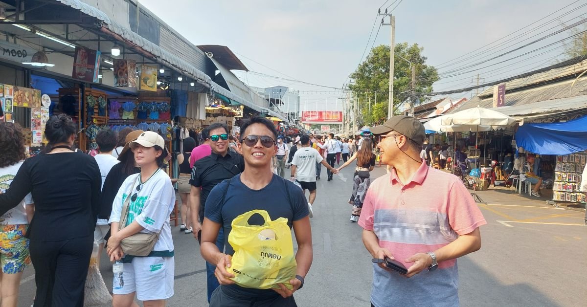 Chatuchak Weekend Market Full Review : Location, Food, Shop & Opening Time