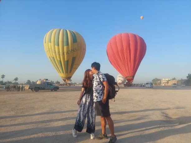 Hot air balloon at Colossi Memnon