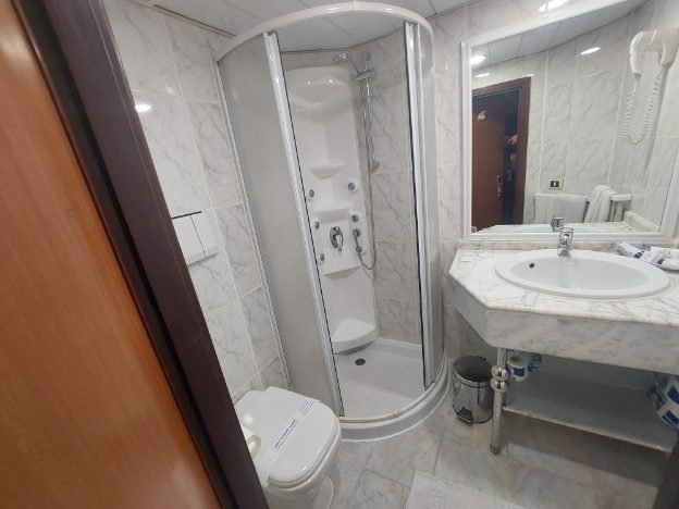 Nile Cruise - the bathroom