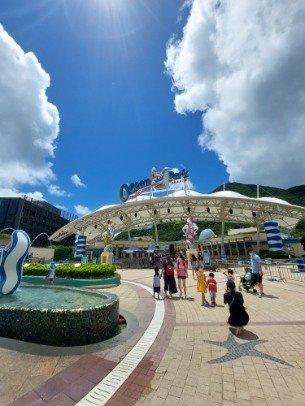 Ocean Park frontdoor with landscape view