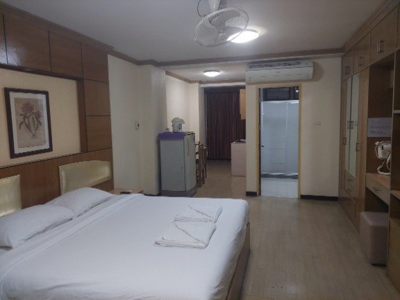 Spacious private room Aiyapura Hotel