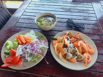 Good seafood salad and other local foods at buffet session Hon Tam Island