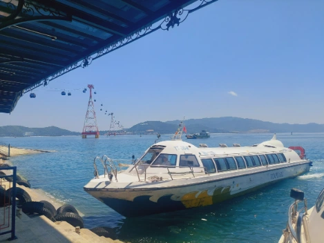 Speedboat to and return from Hon Tam Island