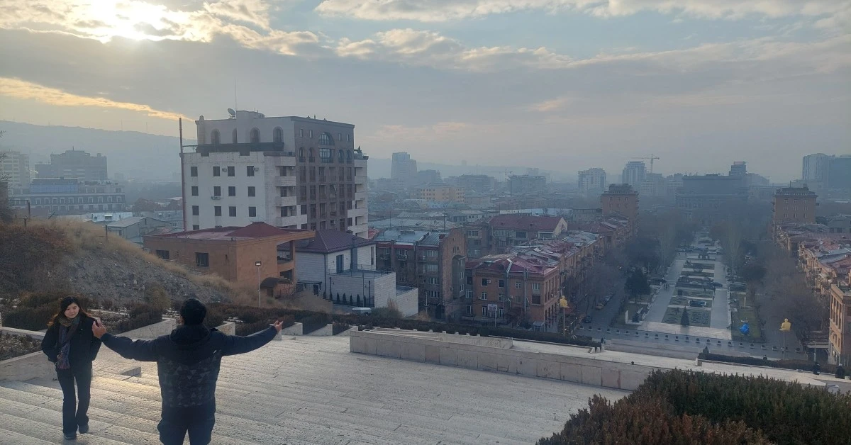 Bus Tibilisi to Yerevan Feature Page with a photo of Yerevan city view and a couple at the corner