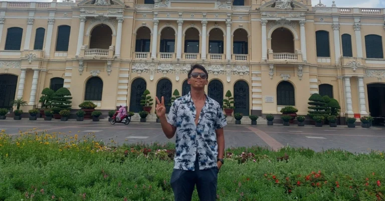 feature page of 3days HCMC itinerary with regulus in front of people committe hall HCMC