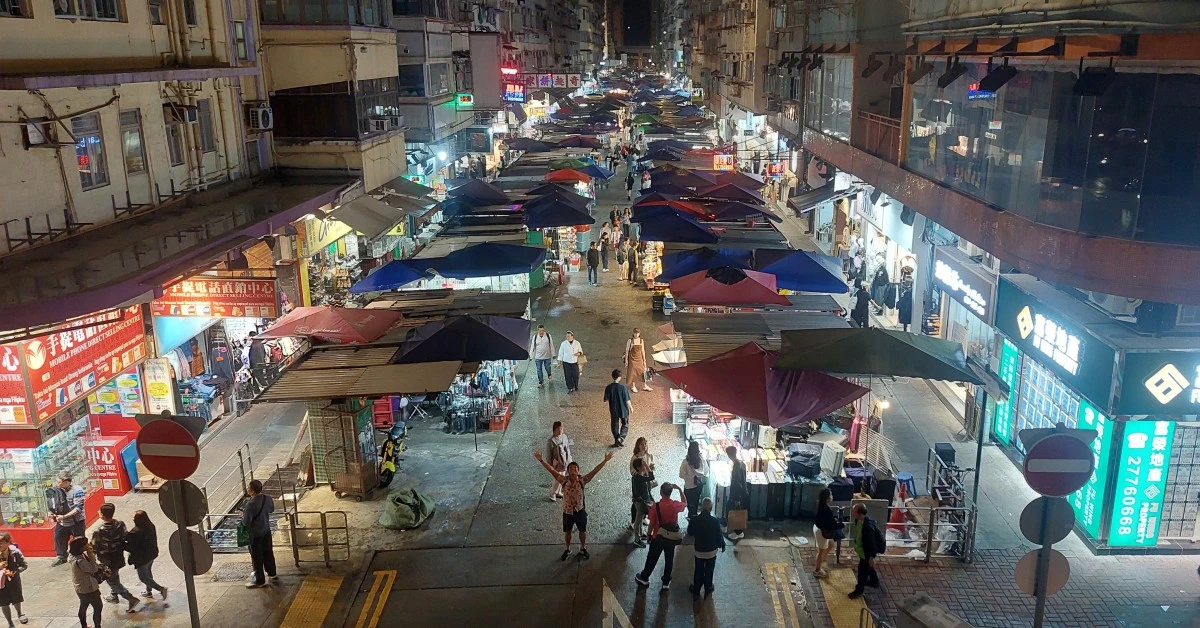 Night view of Fa Yuen Street Market at night