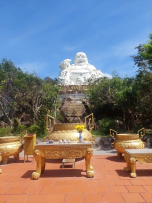Happy Buddha Square in Ho May Park