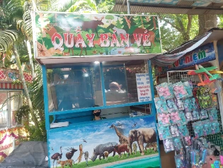 Amusement park ride ticket booth