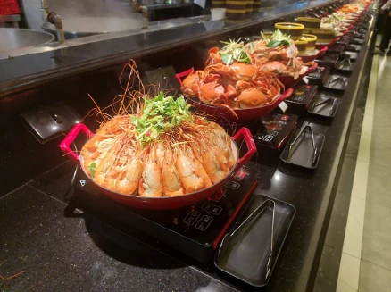 Cooked shrimps and crabs