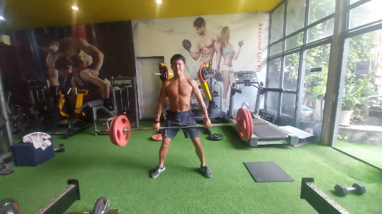 Deadlift on the first floor of gym