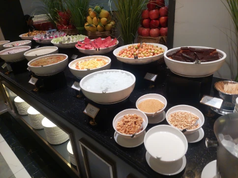 Fruit sweet soup and other desserts Cuu Van Long Buffet