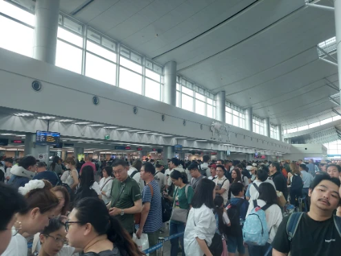 Long queue of HCMC custom clearance