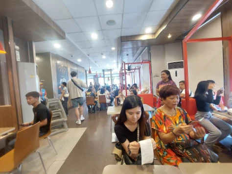 Grabbing snacks from Jolibee near the piear