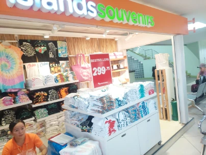 Islandssouvenirs shops at terminal 1 departure hall Cebu