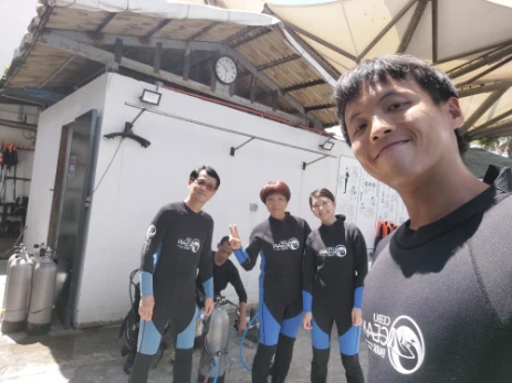 Regulus family Putting on wetsuit