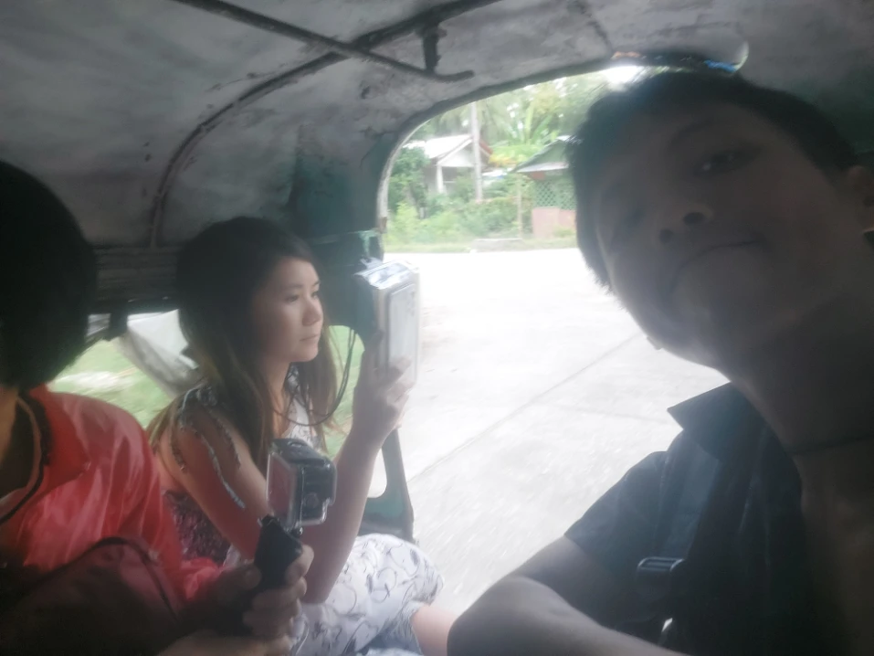 Trycycle from Oslob port to the watching site