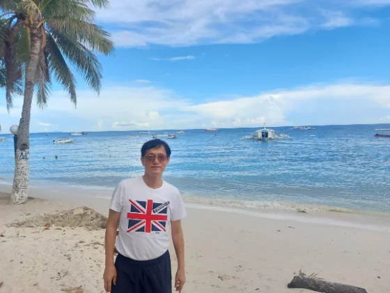 Enjoying the Alona beach