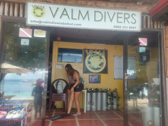 Valm Divers the best diving shop at Alona beach