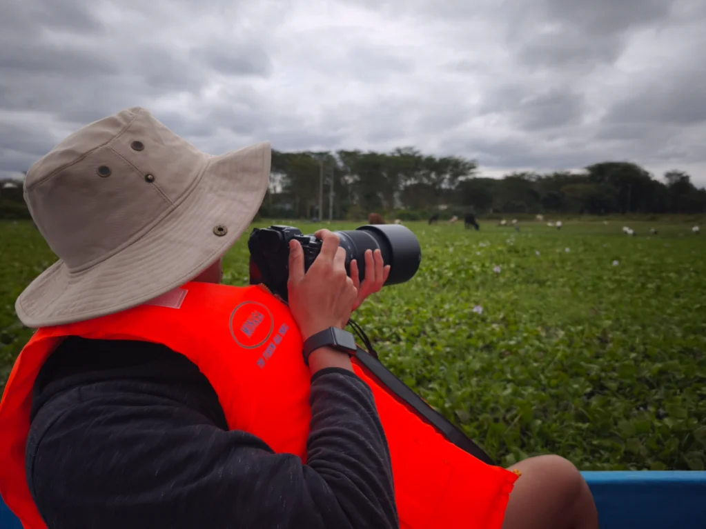 Hard to take photo on boat with professional camera