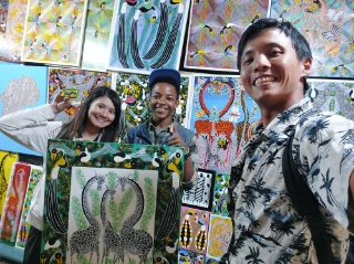 Photo with the local artist