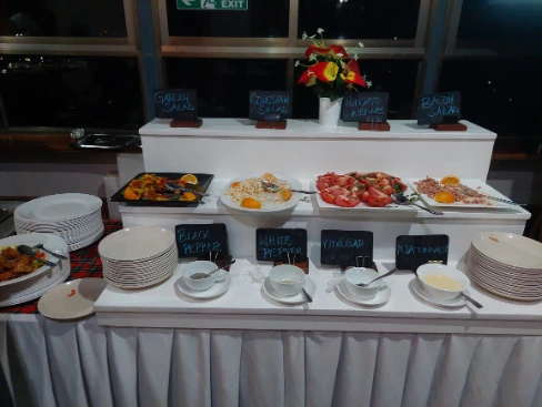 Salad session Drinks & dessert bar Buraha Zenoni Hotel