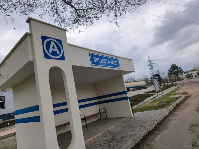 A more established bus station from Miletii Mici to Chinsinau